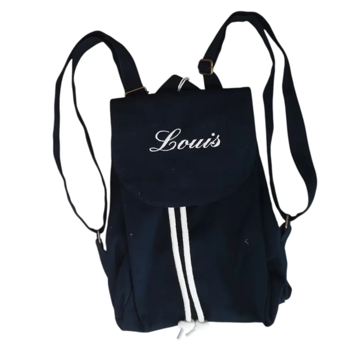 Mini sac à dos bleu marine en coton bio personnalisé avec prénom brodé Louis